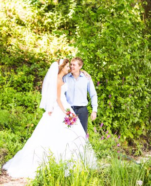 Sadece evli çift kucakladı