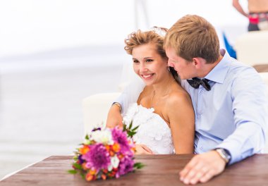 Sadece evli çift kucakladı