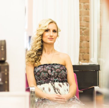 Güzel Gelin Makyaj ve saç modeli ile evlilik.