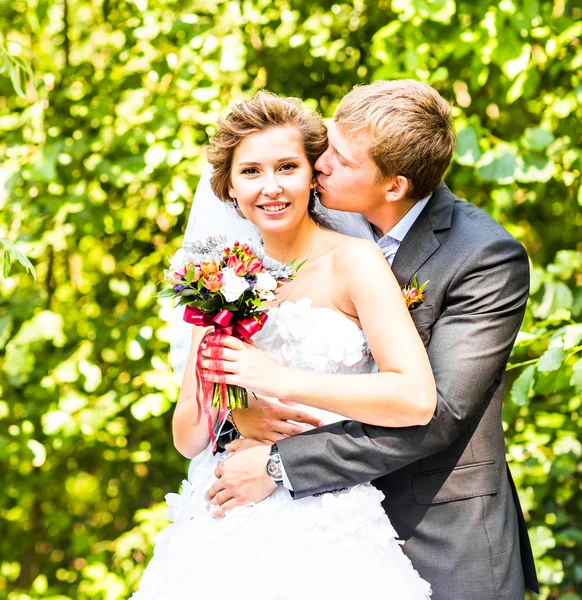 Bride and groom embracing — Stock Photo, Image