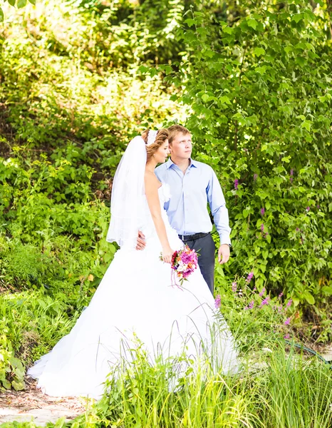 Heureux couple marié — Photo