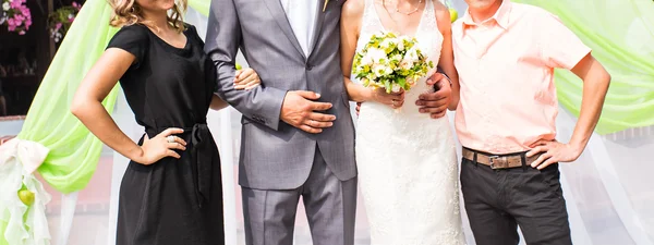 Bruiloft gasten op de huwelijksceremonie — Stockfoto