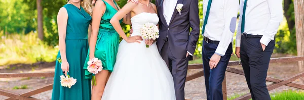 Wedding couple , groomsman and  bridesmaid — Stock Photo, Image