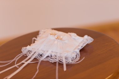 iğnelik olarak altın alyans