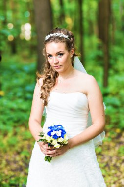 açık havada çok güzel bir gelin