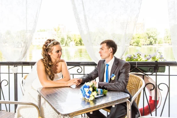 Schattig echtpaar in café — Stockfoto