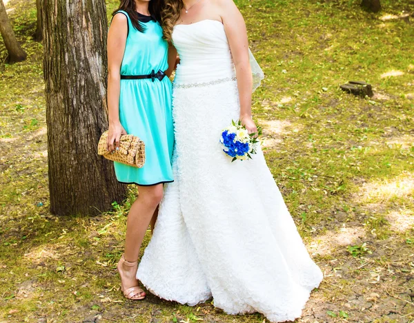 Sposa con la sua amica — Foto Stock