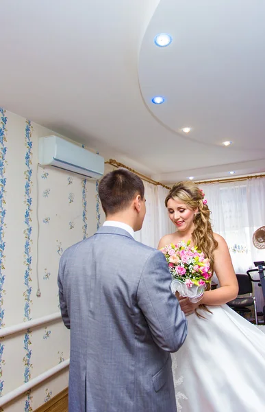 Happy bride and groom on their wedding — Stock Photo, Image