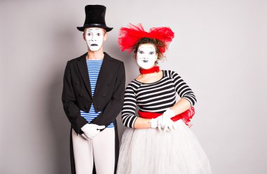 Bel, dikey beyaz yüzü olan komik MIME çiftin. Sevgililer günü, Nisan Fools Day kavramı