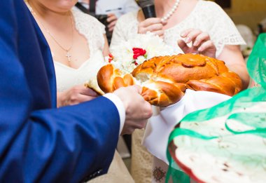 Gelin ve damat tarafından kırılıyor düğün somun