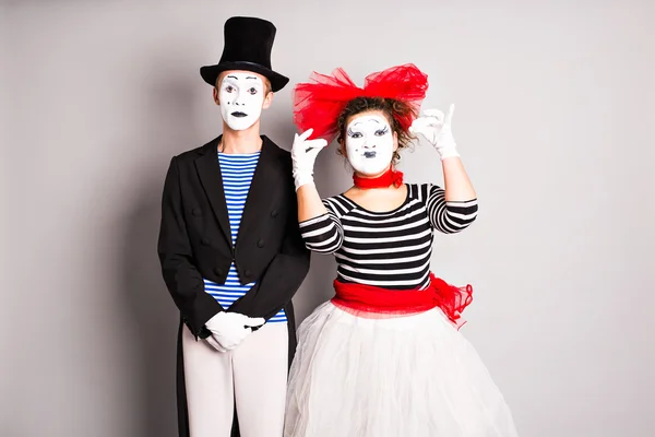 Dois mimes homem e mulher em abril tolos dia — Fotografia de Stock