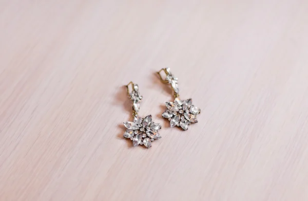 A pair of beautiful diamond earrings — Stock Photo, Image