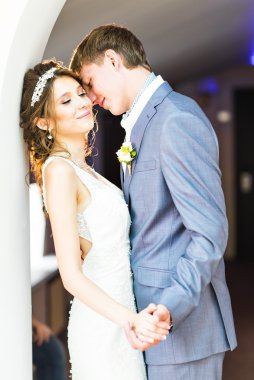 Mutlu gelin ve damat düğün günlerinde