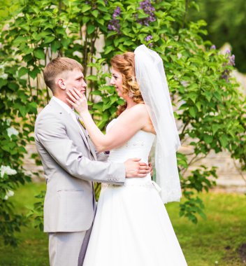 Mutlu gelin ve damat düğün günlerinde