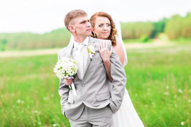 Mutlu gelin ve damat düğün günlerinde