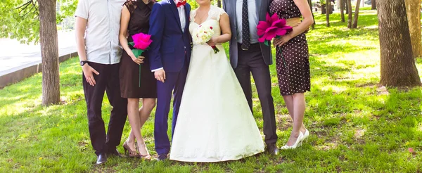 Tärnor och Brudgums och bröllop par — Stockfoto