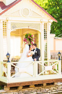 damat gelin düğün günü öpüşme