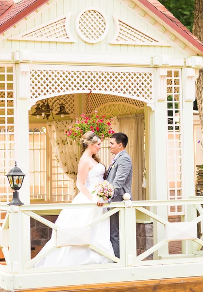 Casamento bonito, marido e mulher, amantes homem mulher, noiva e noivo — Fotografia de Stock