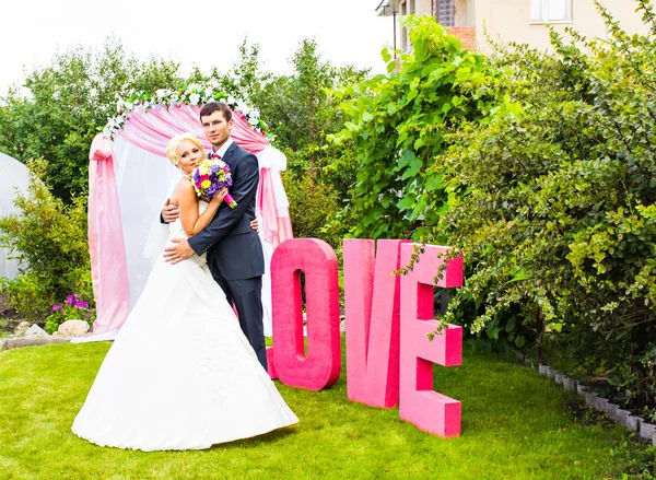 Mooie bruiloft, man en vrouw, liefhebbers man vrouw, bruid en bruidegom — Stockfoto