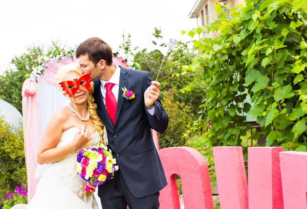 Young wedding couple enjoying romantic moments — Stock Photo, Image