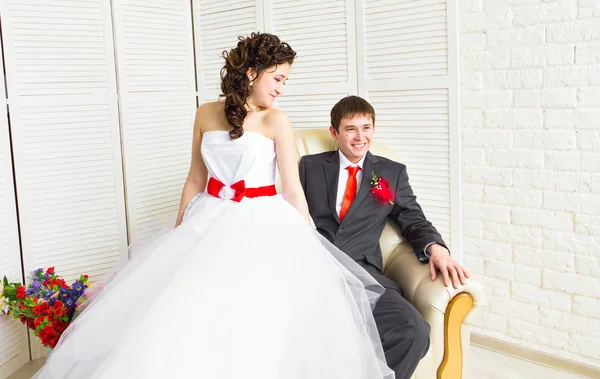 Casamento bonito, marido e mulher, amantes homem mulher, noiva e noivo — Fotografia de Stock