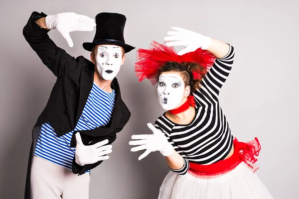 Deux mimes homme et femme. Avril Journée des fous concept — Photo