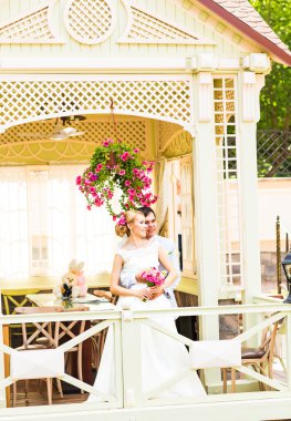 Mutlu gelin ve damat düğün günlerinde