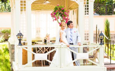 Mutlu gelin ve damat düğün günlerinde