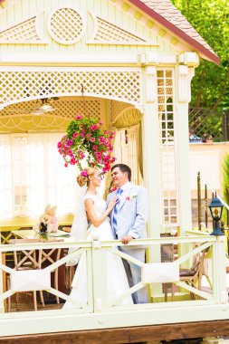 Mutlu gelin ve damat düğün günlerinde