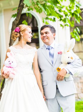 Mutlu gelin ve damat düğün günlerinde