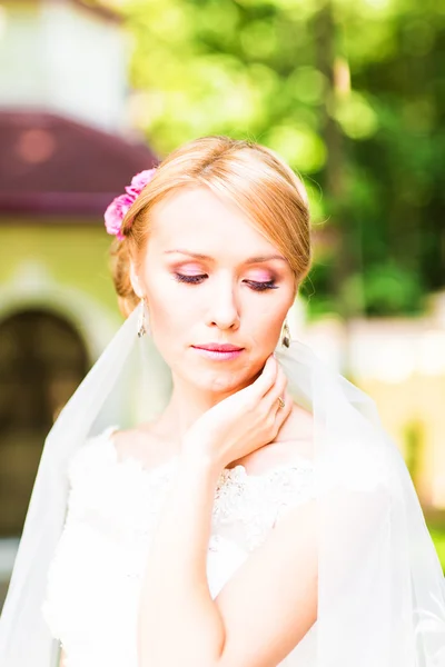 Primer plano retrato de joven novia hermosa — Foto de Stock