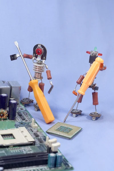 人形男性ビジー状態のコンピューター修理 — ストック写真
