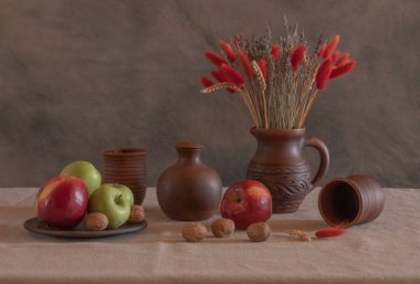 Çömlek, elma ve fındıkla dolu bir hayat