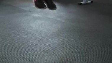 Bir çapraz-fit türü spor salonunda emekçilerin
