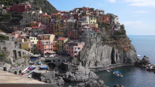 Italienische Küstenstadt Manarola — Stockvideo