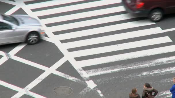 Verkeer in een New York op de ochtend — Stockvideo