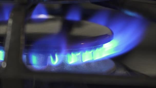 Gas stove is burning — Stock Video