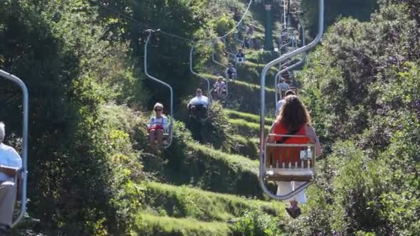 Stoeltjeslift op het eiland Capri — Stockvideo