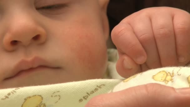 Infant male 6 month old gettin — Stock Video