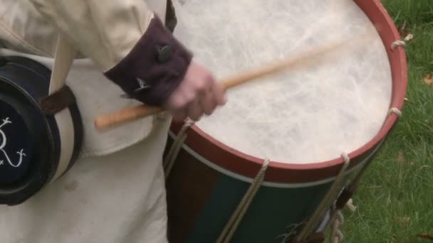 Revolucionário baterista de guerra menino — Vídeo de Stock