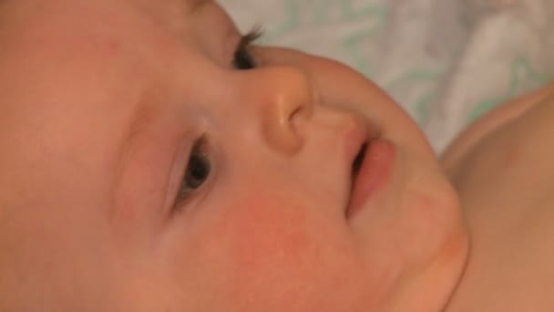 Bayi laki-laki 6 bulan 18 — Stok Video