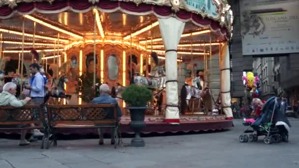 Carrousel in florence — Stockvideo
