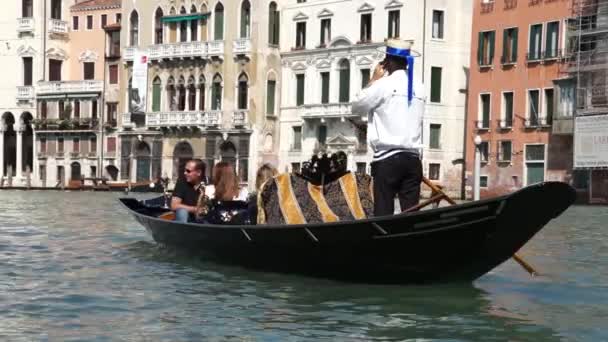 Gondels in Venetië — Stockvideo