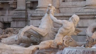 Roma 'daki Trevi Çeşmesi