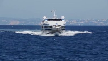 Sorrento gelen feribot