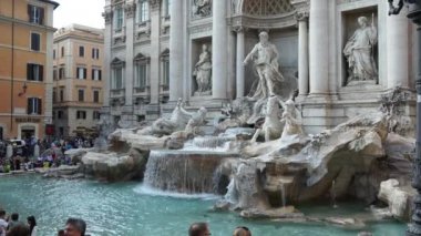 Roma 'daki Trevi Çeşmesi