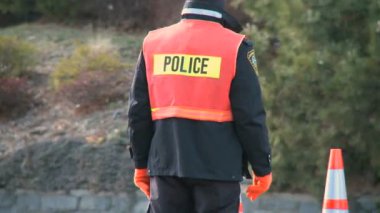 İş yerinde polis