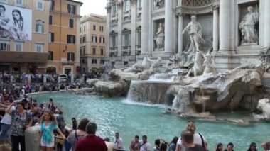 Roma 'daki Trevi Çeşmesi