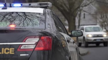 Olay yeri yakınındaki polis arabası