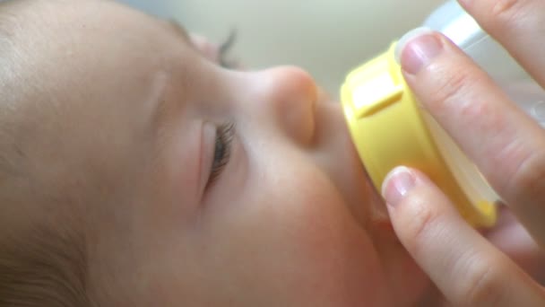 Infant drinking bottle — Stock Video